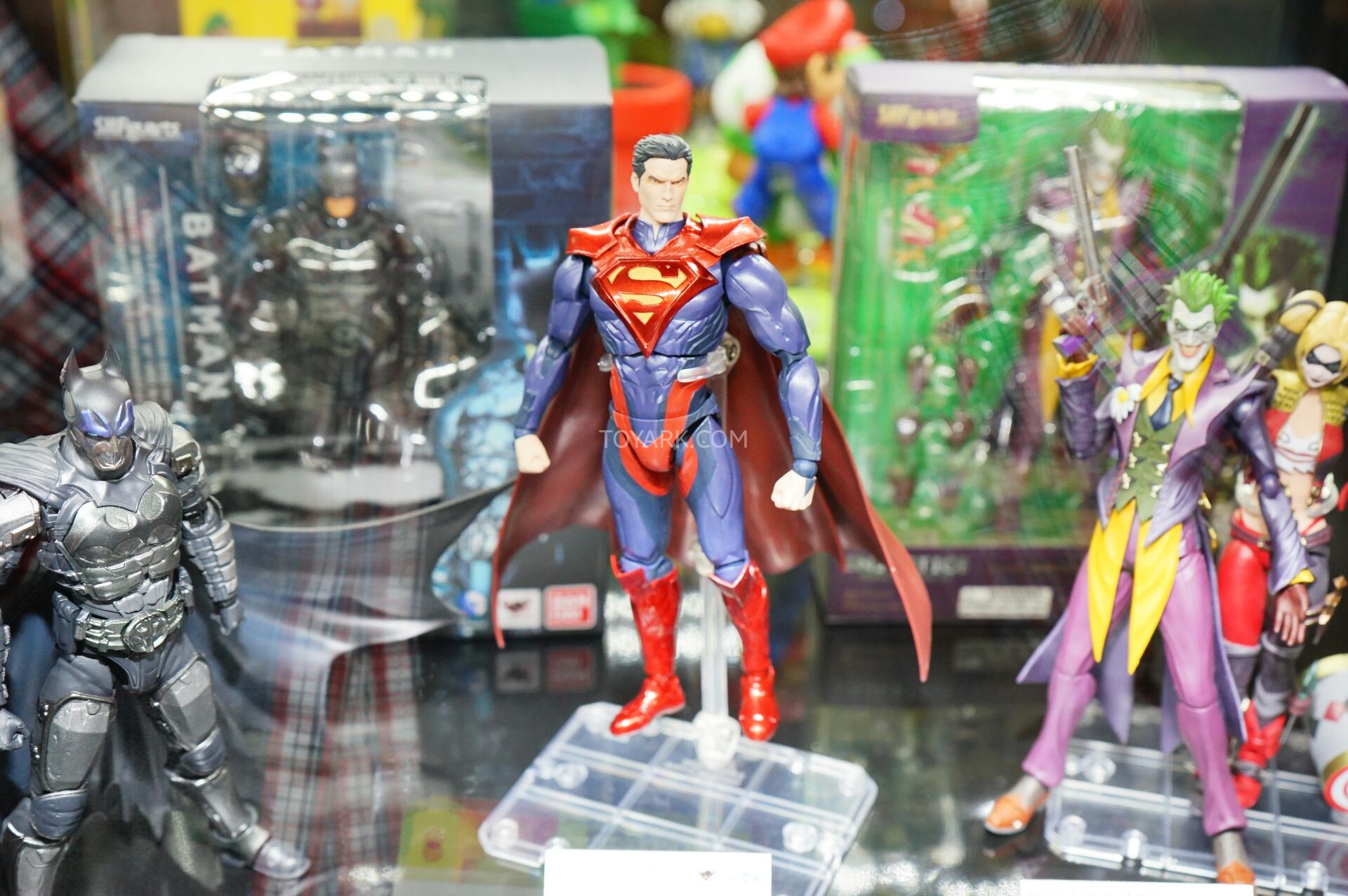 Toy-Fair-2015-Bluefin-Booth-SH-Figuarts-Injustice-003.jpg