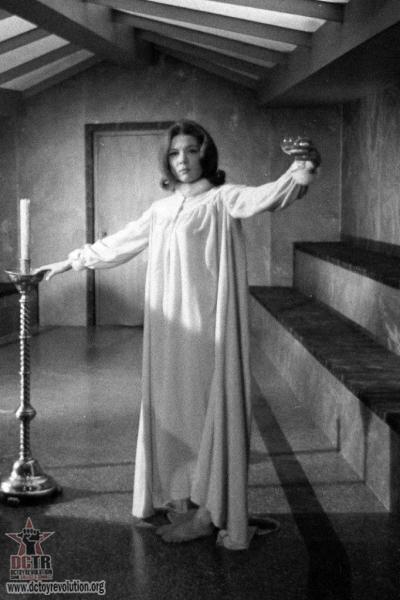 Very rare picture of Diana Rigg in Avengers. 