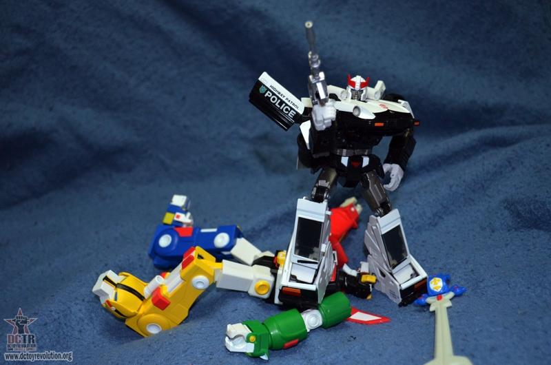 Prowl defeats Voltron